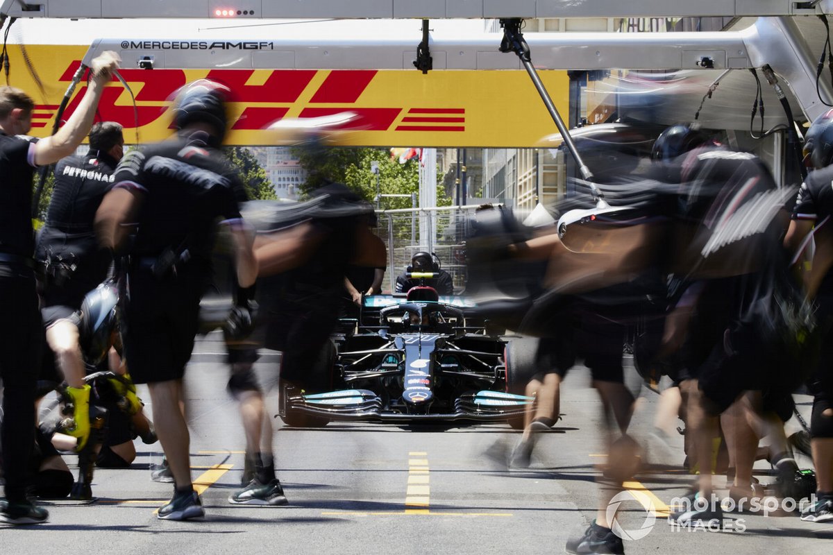 Valtteri Bottas, Mercedes W12, ai box