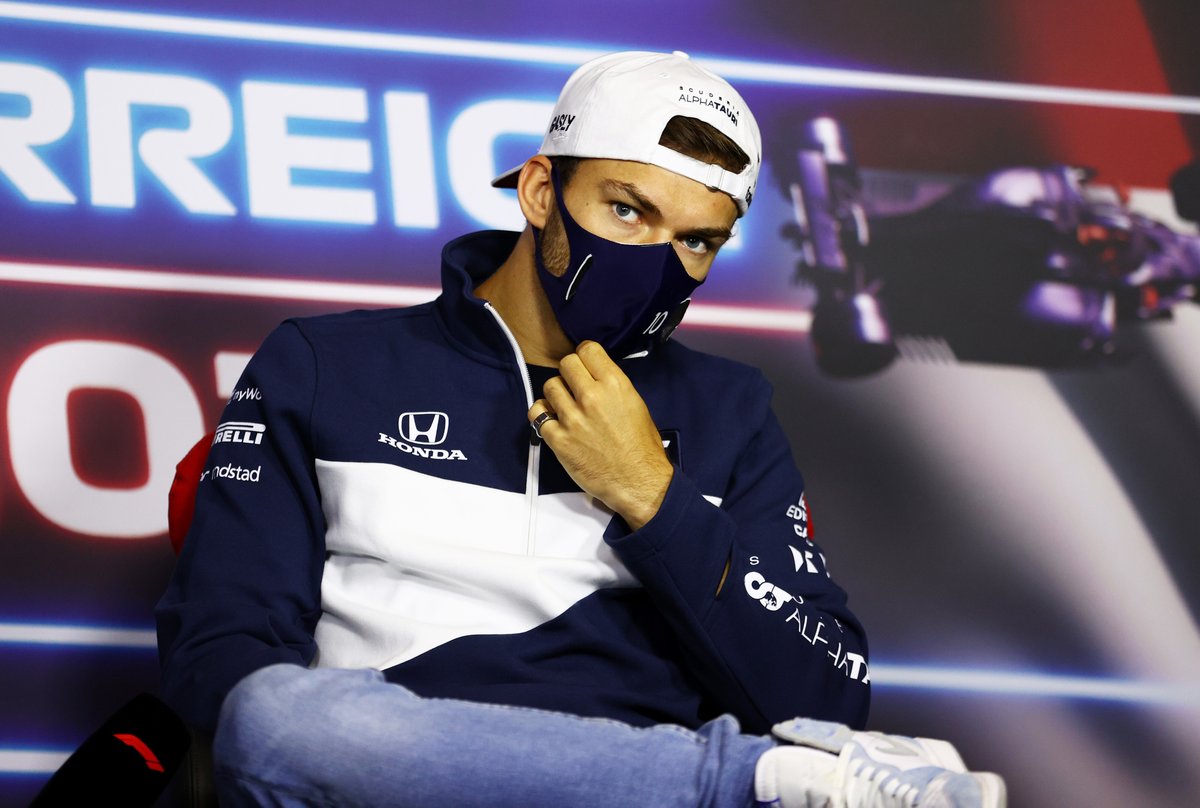 Pierre Gasly, AlphaTauri durante la conferencia de prensa