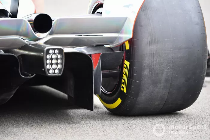 Detalle del difusor trasero del coche de Fórmula 1 2022
