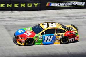  Kyle Busch, Joe Gibbs Racing, Toyota Camry M&M's