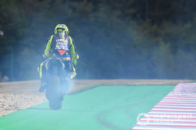 Valentino Rossi, Yamaha Factory Racing, rompe el motor