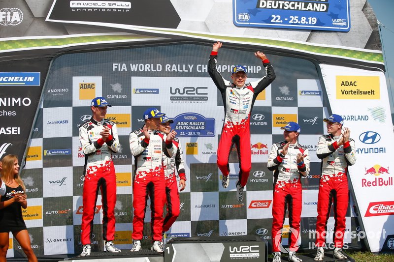 Podio: Il vincitore Ott Tänak, Martin Järveoja, Toyota Gazoo Racing WRT Toyota Yaris WRC. secondo classificato Kris Meeke, Sebastian Marshall, Toyota Gazoo Racing WRT Toyota Yaris WRC, terzo classificato Jari-Matti Latvala, Miikka Anttila, Toyota Gazoo Racing WRT Toyota Yaris WRC