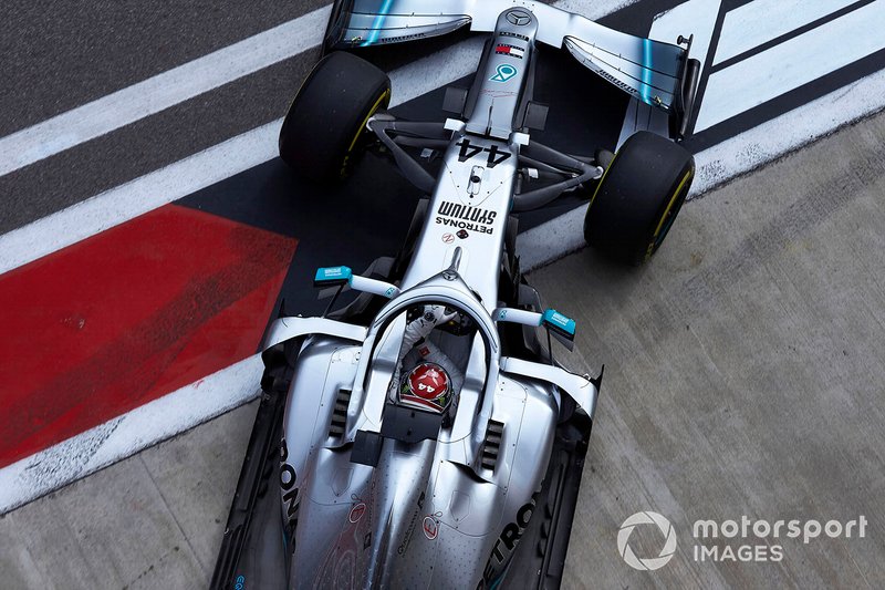 Lewis Hamilton, Mercedes AMG F1 W10, lascia il garage
