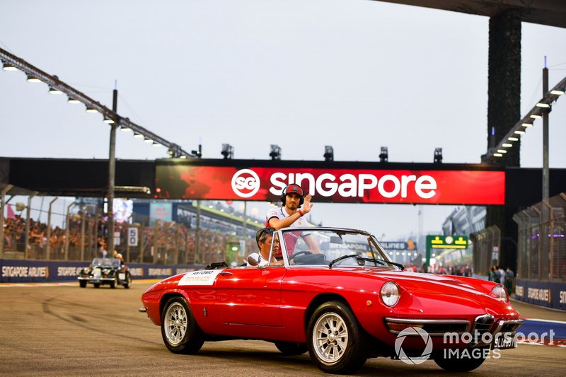 Antonio Giovinazzi, Alfa Romeo Racing, in the drivers parade