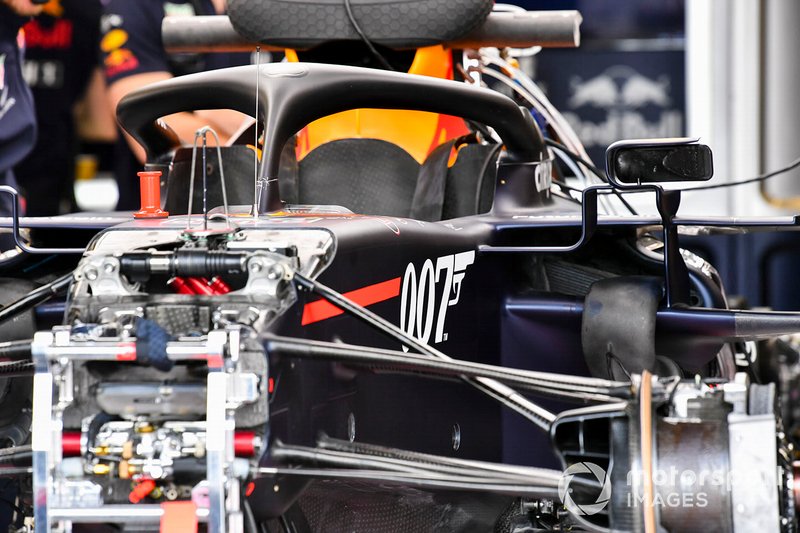 007 branding on the Red Bull Racing RB15