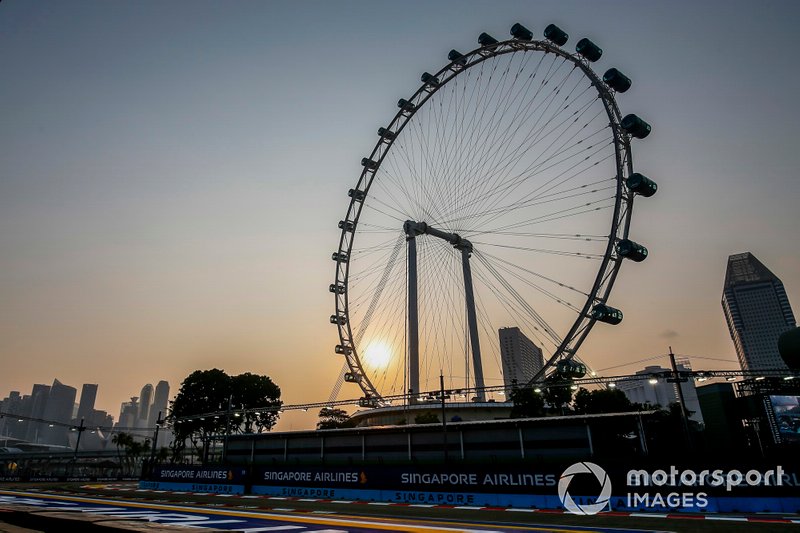 The Singapore Flyer at sunset