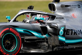 Lewis Hamilton, Mercedes AMG F1 W10, zwaait naar de fans