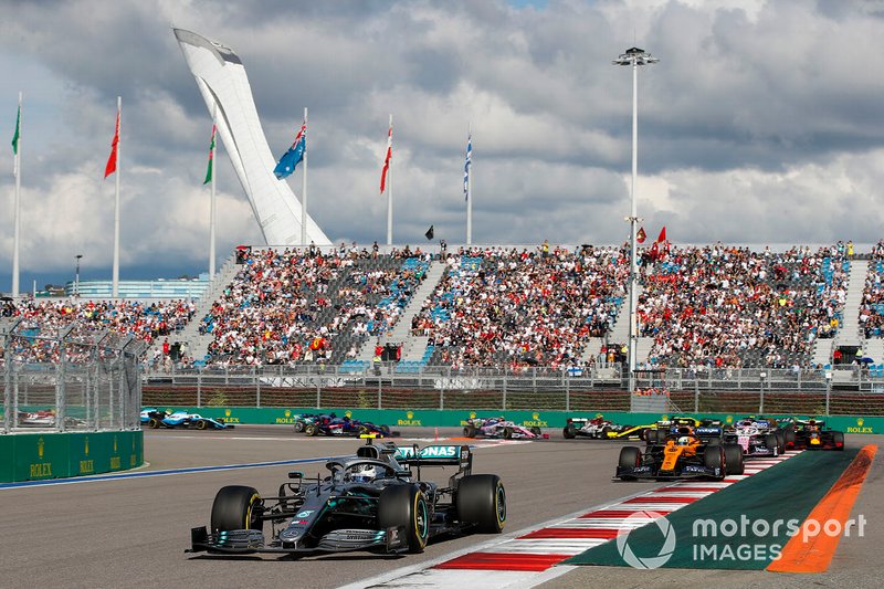 Carlos Sainz Jr., McLaren MCL34, Valtteri Bottas, Mercedes AMG W10, Lando Norris, McLaren MCL34, Sergio Perez, Racing Point RP19, Max Verstappen, Red Bull Racing RB15, Nico Hulkenberg, Renault F1 Team R.S. 19, Antonio Giovinazzi, Alfa Romeo Racing C38, Romain Grosjean, Haas F1 Team VF-19 y Daniel Ricciardo, Renault F1 Team R.S.19