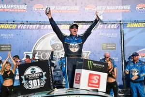 Race Winner Kevin Harvick, Stewart-Haas Racing, Ford Mustang Busch Beer / National Forest Foundation