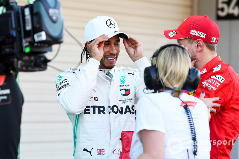 Lewis Hamilton, Mercedes AMG F1, terzo classificato, e Sebastian Vettel, Ferrari, secondo classificato, e Parc Ferme