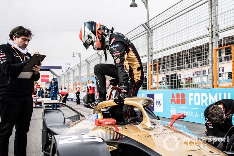 Jean-Eric Vergne, DS Techeetah climbs out of his DS E-Tense FE20 on the grid
