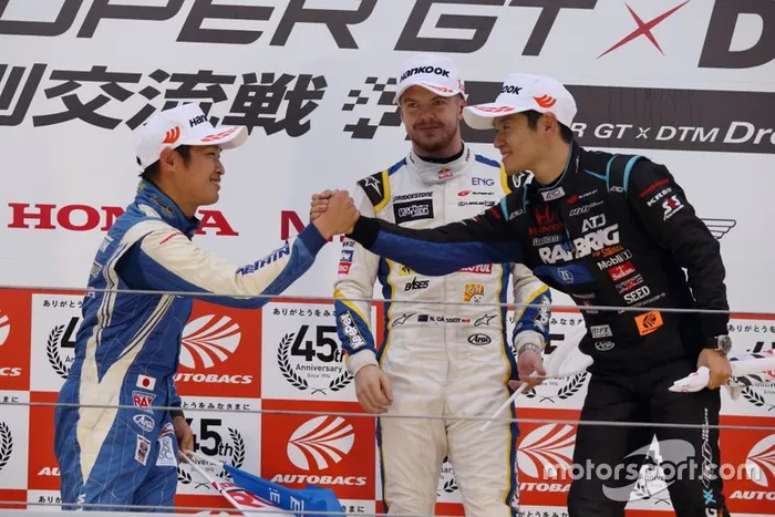 Podio de la carrera 1 de la Dream Race