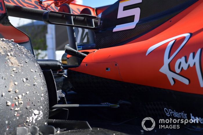 La suspensión dañada del monoplaza de Sebastian Vettel, Ferrari SF90
