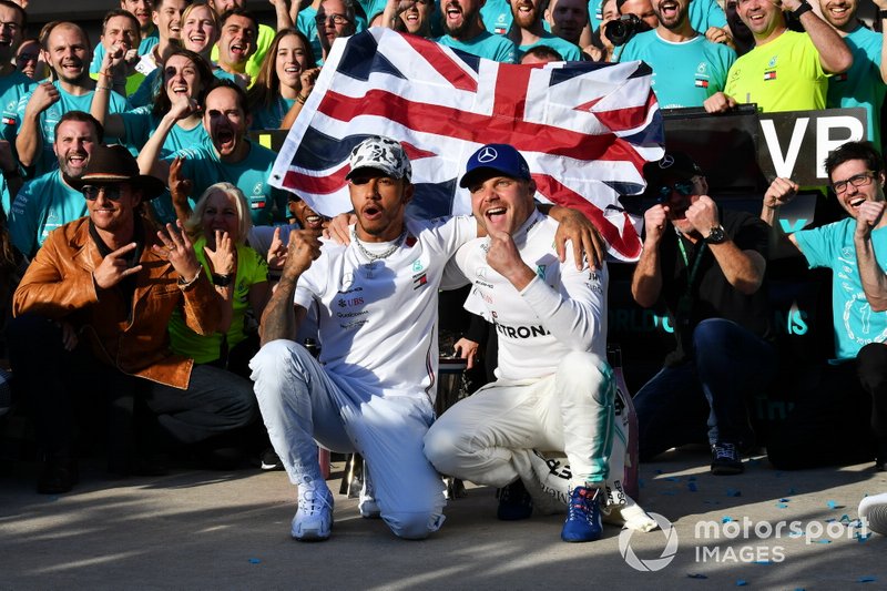 Lewis Hamilton, Mercedes AMG F1, 2nd position, Valtteri Bottas, Mercedes AMG F1, 1st position, and the Mercedes team celebrate