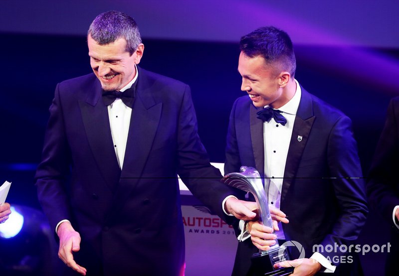 Alexander Albon recebe prêmio de Novato do Ano de Guenther Steiner