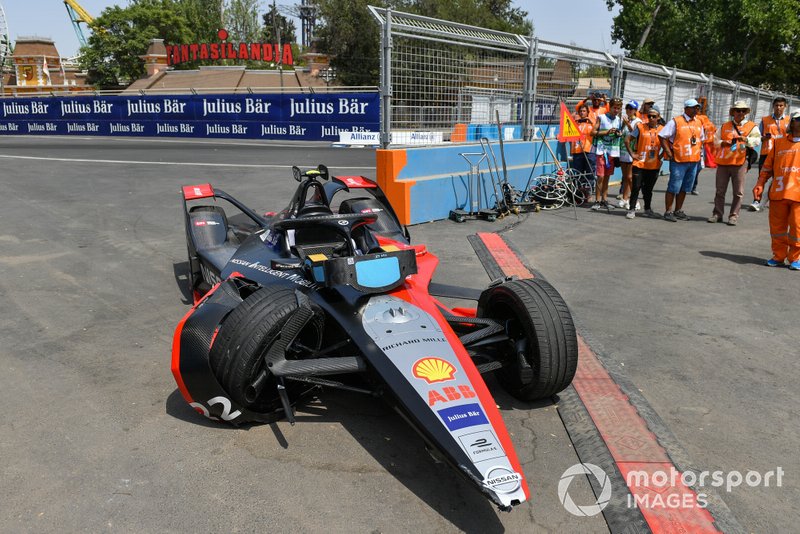 Damage on Oliver Rowland, Nissan e.Dams, Nissan IMO2 after crashing 