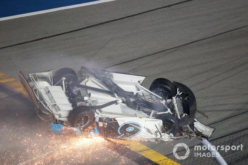 El accidente de Ryan Newman, Roush Fenway Racing, Ford Mustang Koch Industries en la última vuelta