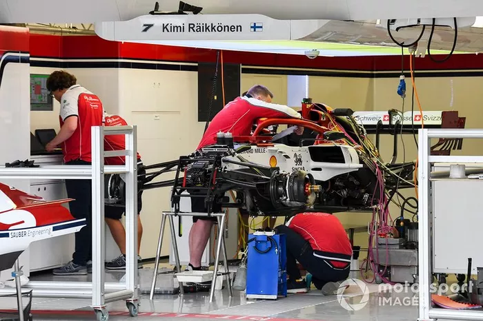 Suspensión delantera del Alfa Romeo Racing C38 
