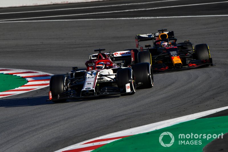 Kimi Raikkonen, Alfa Romeo Racing C39, l Max Verstappen, Red Bull Racing