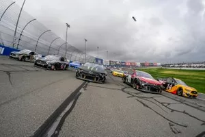 Clint Bowyer, Stewart-Haas Racing, Ford Mustang Rush / HAAS CNC, Alex Bowman, Hendrick Motorsports, Chevrolet Camaro Cincinnati, Kurt Busch, Chip Ganassi Racing, Chevrolet Camaro Monster Energy, Kevin Harvick, Stewart-Haas Racing, Ford Mustang Mobil 1