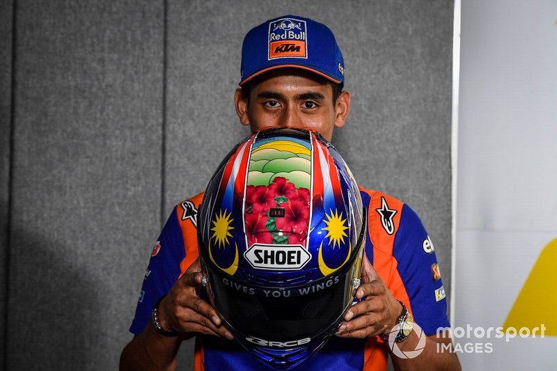 New helmet of Hafizh Syahrin, Red Bull KTM Tech 3