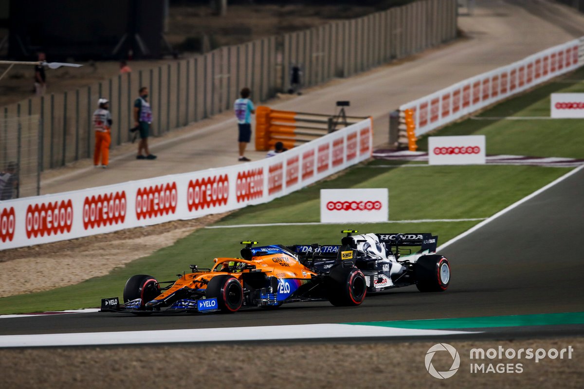 Lando Norris, McLaren MCL35M, Pierre Gasly, AlphaTauri AT02