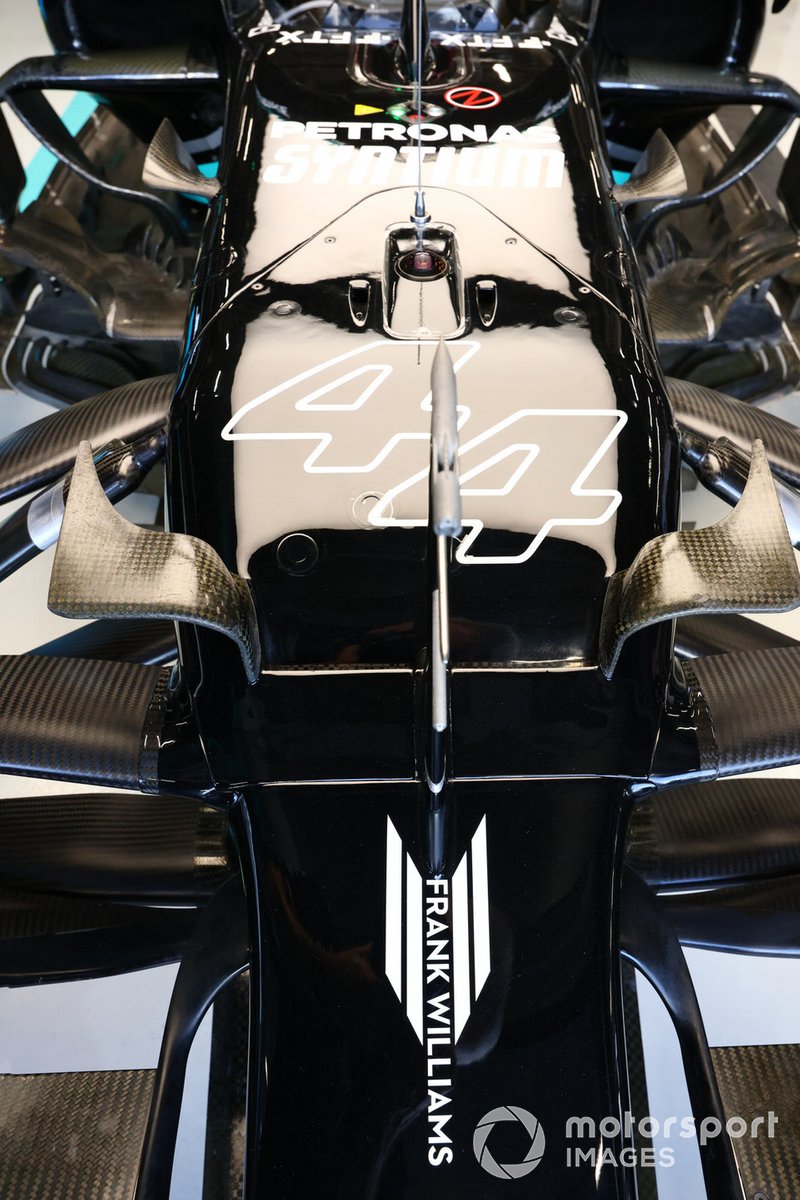 A tribute to Sir Frank Williams on the car of Lewis Hamilton, Mercedes W12