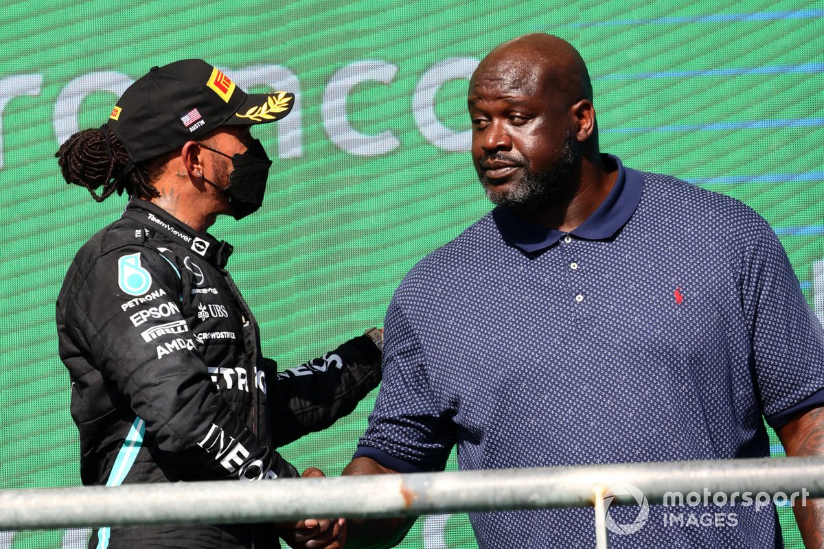 Podio: segundo lugar Lewis Hamilton, Mercedes y Shaquille O'Neal