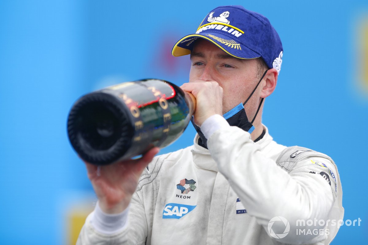 Stoffel Vandoorne, Mercedes-Benz EQ, 3°posto, festeggia con lo Champagne