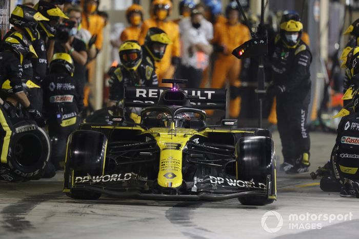 Daniel Ricciardo, Renault F1 Team R.S.20, sale de pits