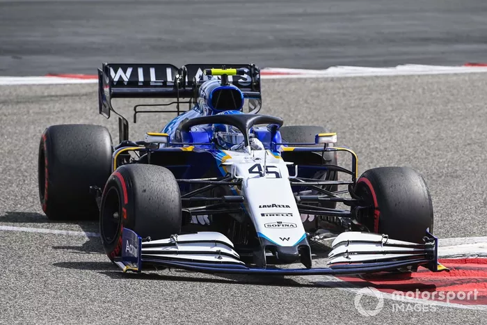 Roy Nissany, piloto de desarrollo, con el Williams FW43B 