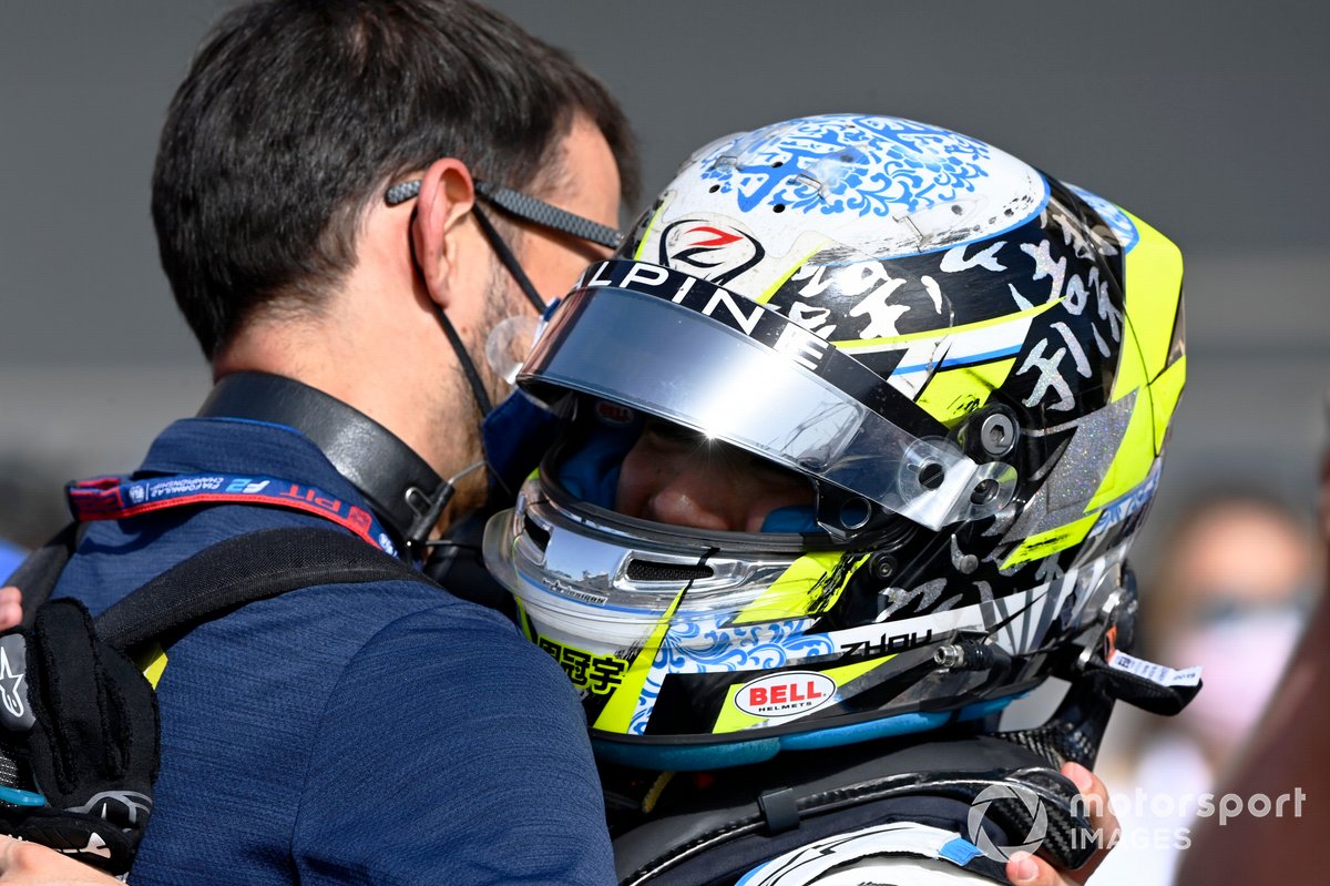El ganador: Guanyu Zhou, Uni-Virtuosi Racing