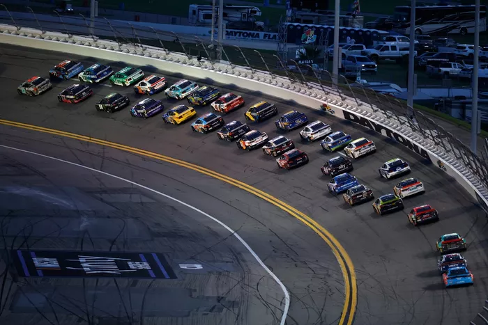 Bubba Wallace, 23XI Racing Toyota, Michael McDowell, Spire Motorsports Chevrolet