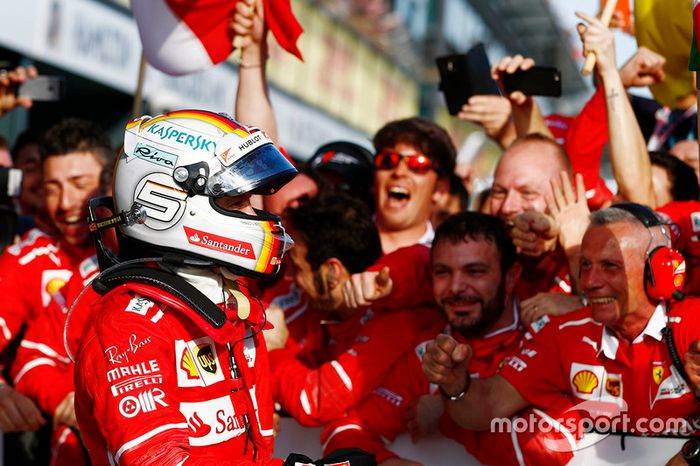 El ganador Sebastian Vettel, Ferrari