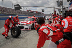 Kyle Larson, Chip Ganassi Racing Chevrolet pit stop