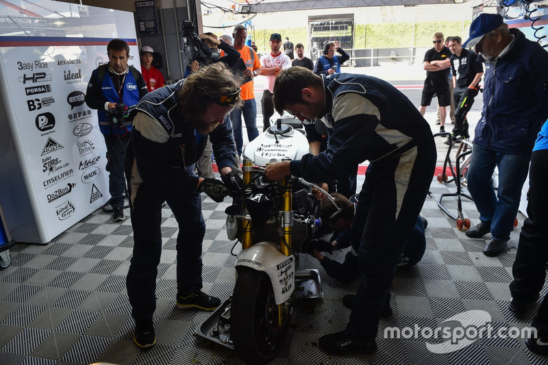 16. #52 EKO IVRacing BMW CSEU – Karel Hanika, Martin Choy, Julian Mayer - 15 Runden