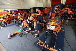 Le garage de Bradley Smith, Red Bull KTM Factory Racing