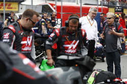 Ross Brawn, Managing Director of Motorsports, FOM, talks to Guenther Steiner, Team Principal, Haas F1 Team