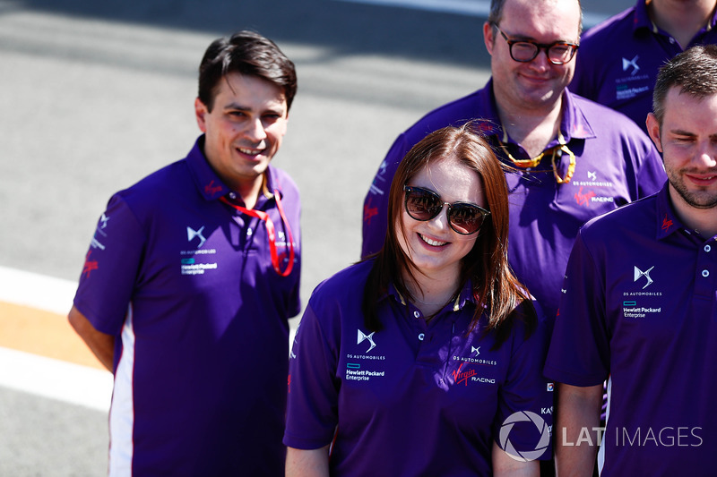 DS Virgin Racing crew