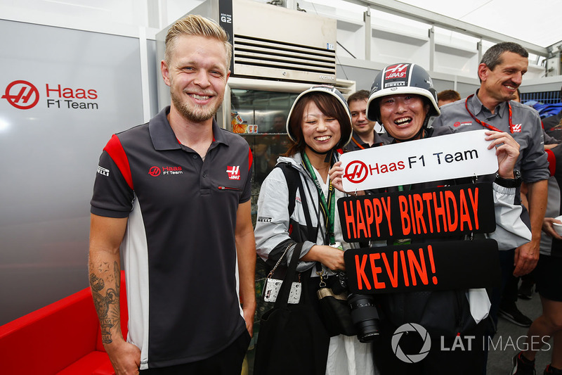 Fans with a birthday message for Kevin Magnussen, Haas F1 Team
