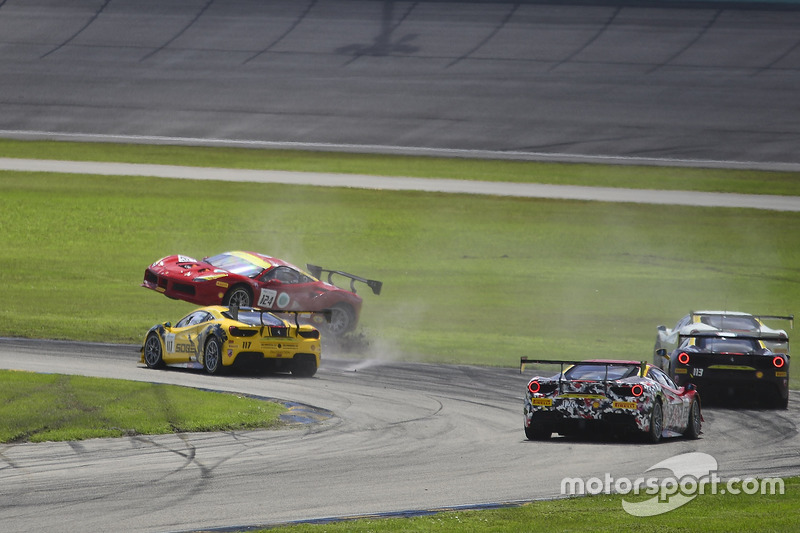 Unfall: #124 Ferrari of Long Island Ferrari 488 Challenge: Jerome Jacalone