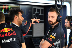 Daniel Ricciardo, Red Bull Racing e Simon Rennie, ingegnere di pista Red Bull Racing