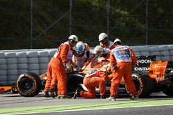 Fernando Alonso, McLaren MCL32 stops on track in FP1