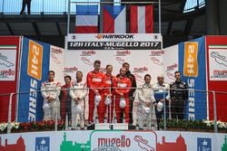 Podio assoluto: vincitore della gara #11 Scuderia Praha, Ferrari 488 GT3: Jiri Pisarik, Josef Král, 