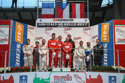 Podio assoluto: vincitore della gara #11 Scuderia Praha, Ferrari 488 GT3: Jiri Pisarik, Josef Král,