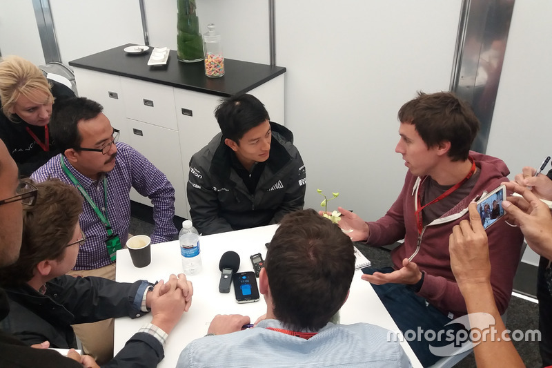 Rio Haryanto sedang diwawancarai sejumlah media