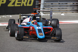 Arjun Maini, Jenzer Motorsport leads Konstantin Tereschenko, Campos Racing