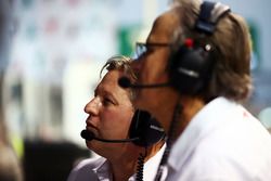 Zak Brown, McLaren Geschäftsführer mit Mansour Ojjeh, McLaren Teilhaber