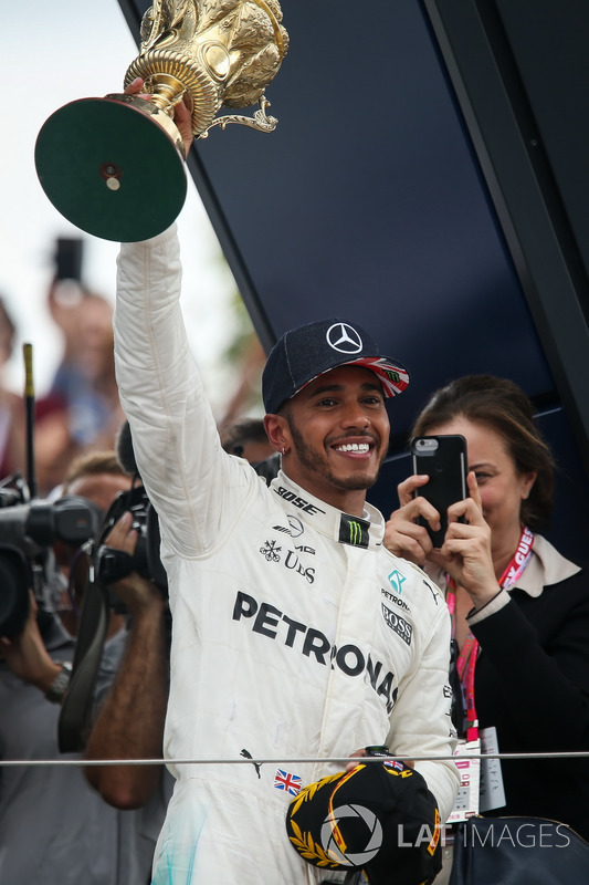 Lewis Hamilton, Mercedes AMG F1 festeggiano sul podio