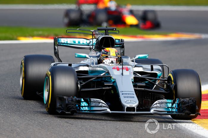 Lewis Hamilton, Mercedes AMG F1 W08, Daniel Ricciardo, Red Bull Racing RB13